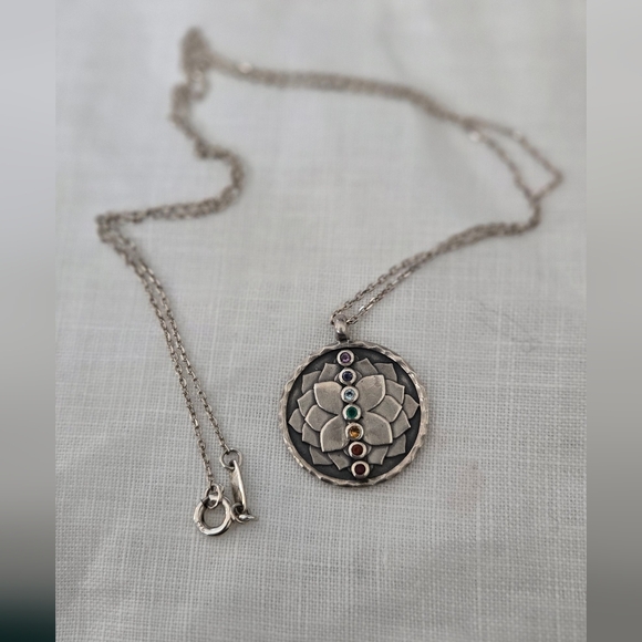 SATYA 925 Real Gems Chakra Pendant Necklace - Picture 3 of 11